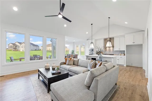 $632,524 | 4271 Aspen Drive, Basehor, KS 66007