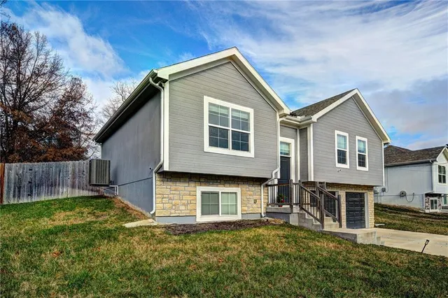 $360,000 | 5412 Northeast 62nd Street, Kansas City, MO 64119