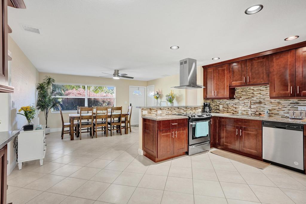 740 Buttonwood Road North Palm Beach, FL 33408 - Photo 6 of 44 DSC07994