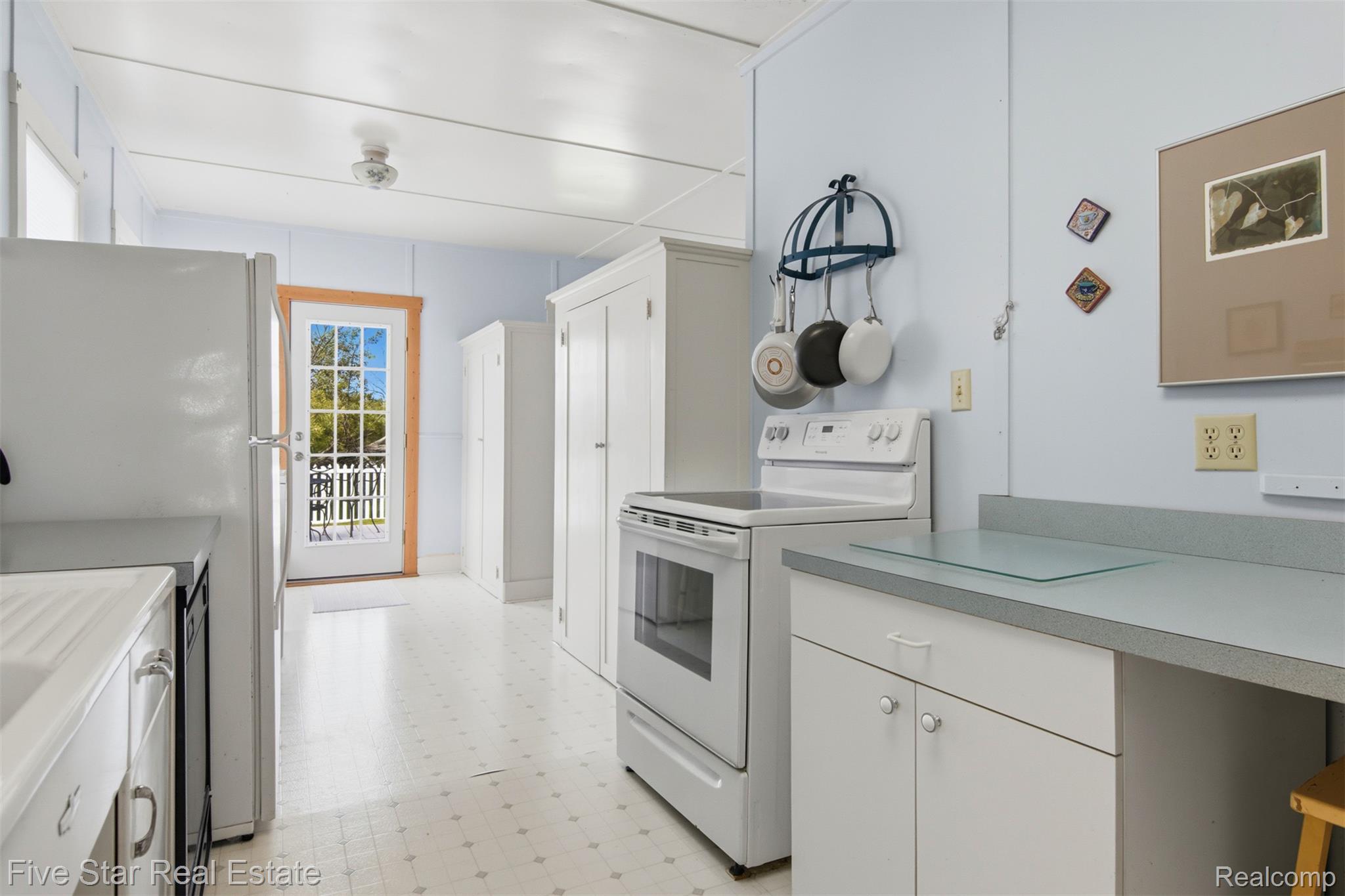 2588 Lakeview Road Onekama, MI 49675 - Photo 14 of 32 Kitchen