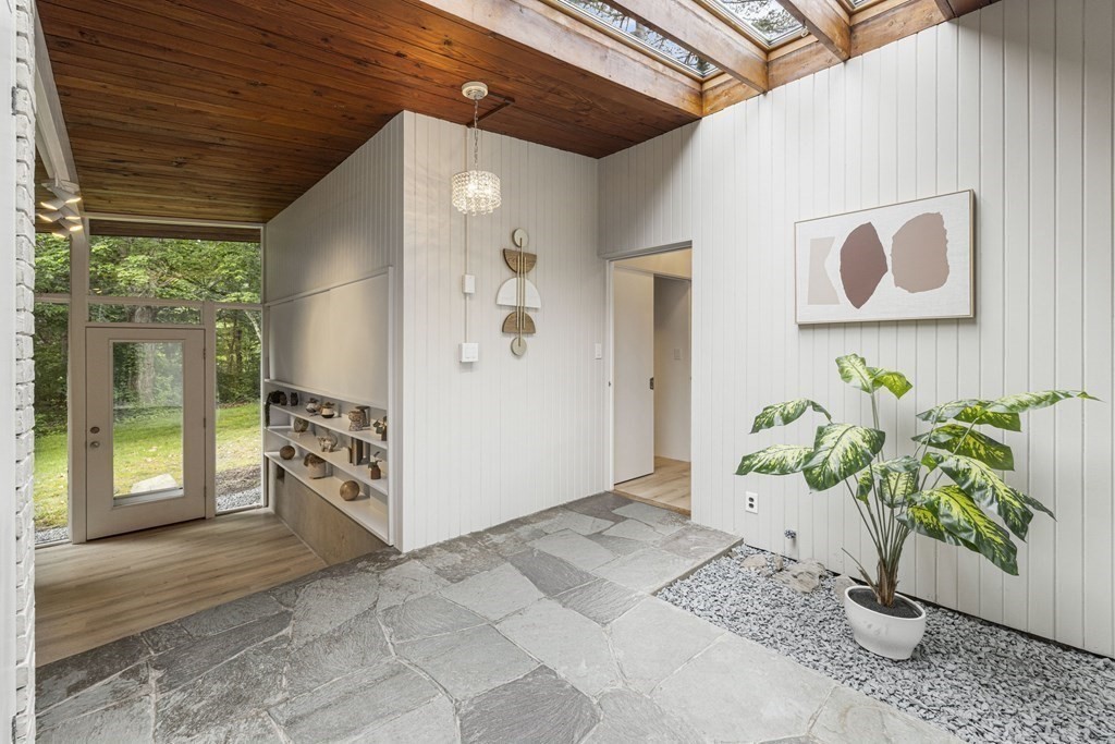 45 Kendal Common Road Weston, MA 02493 - Photo 4 of 42 Gallery Image 4