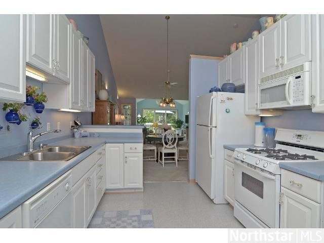 10260 Upton Place Bloomington, MN 55431 - Photo 7 of 18