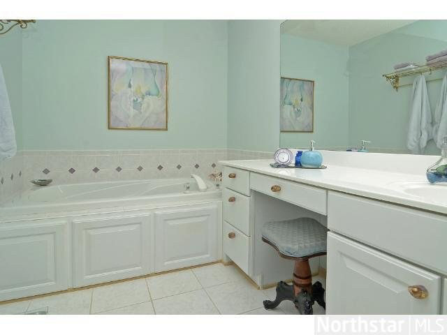 10260 Upton Place Bloomington, MN 55431 - Photo 10 of 18