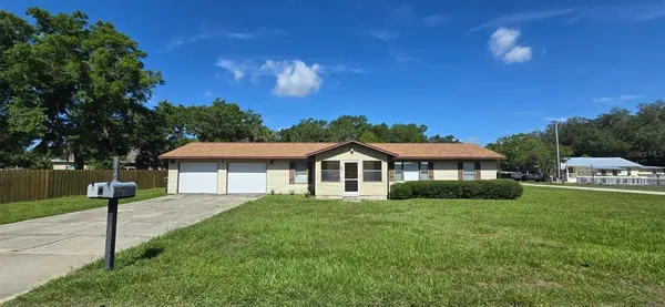 $340,000 | 541 Sunset Avenue, Umatilla, FL 32784