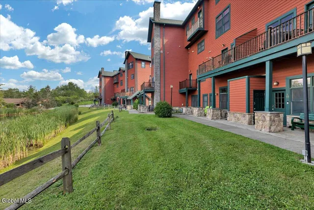 $429,900 | 25 Trailside Drive, Unit B10, Hunter, NY 12442