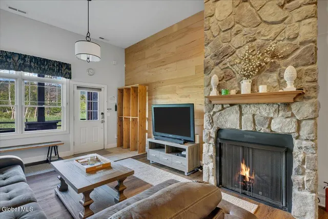 $429,900 | 25 Trailside Drive, Unit B10, Hunter, NY 12442