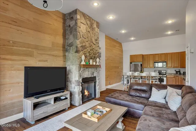 $429,900 | 25 Trailside Drive, Unit B10, Hunter, NY 12442