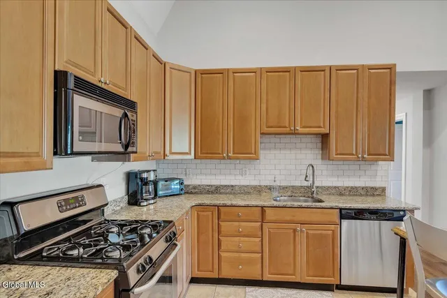 $429,900 | 25 Trailside Drive, Unit B10, Hunter, NY 12442