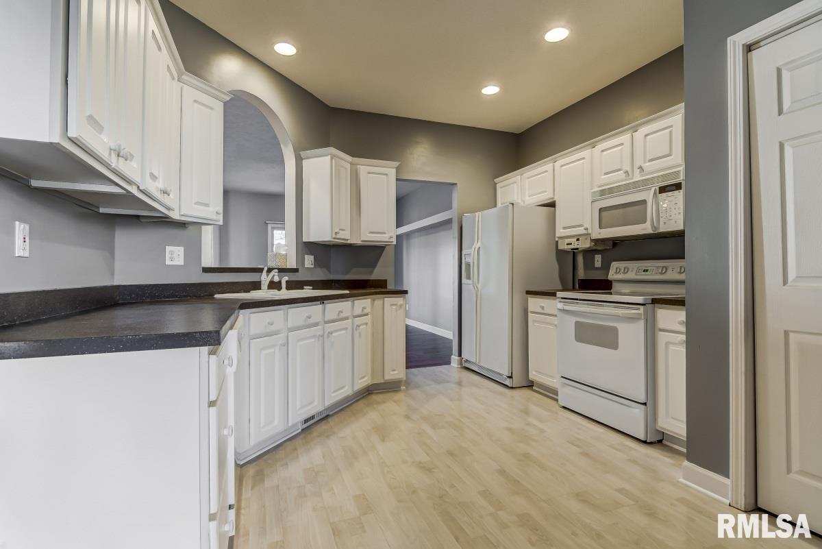 2708 Kitty Hawk Court Springfield, IL 62711 - Photo 8 of 38
