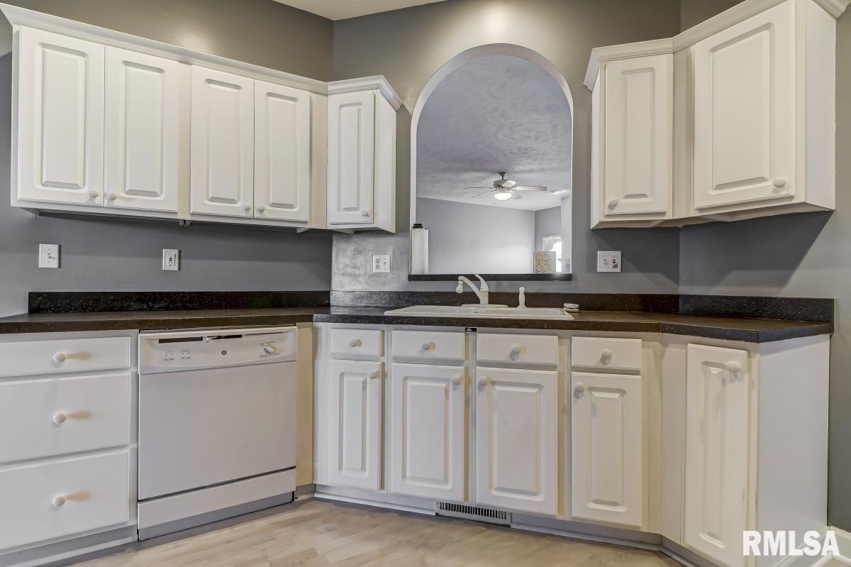 2708 Kitty Hawk Court Springfield, IL 62711 - Photo 10 of 38