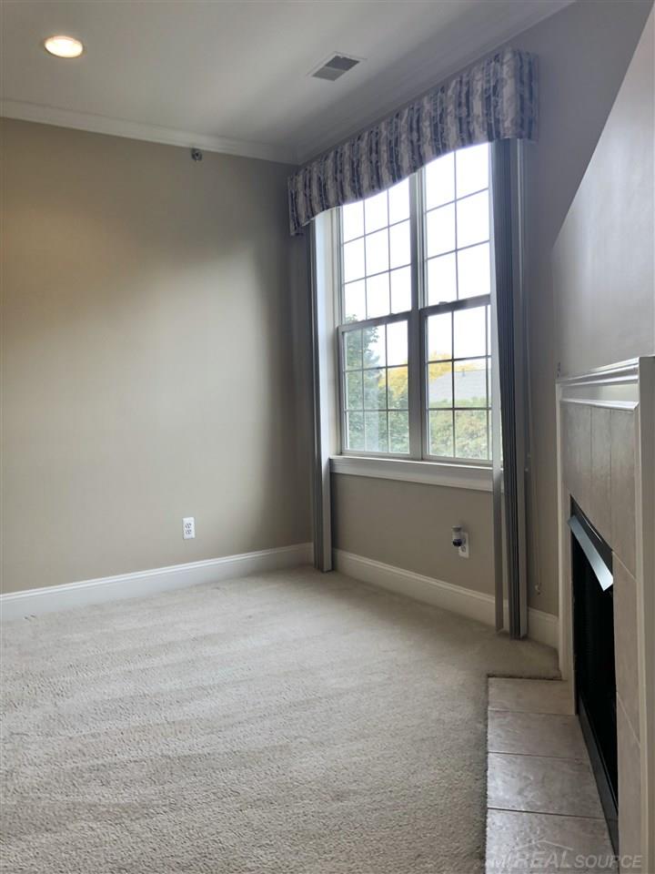 39188 Hayes Road Clinton Township, MI 48038 - Photo 30 of 82 Great room also has recessed lighting.
