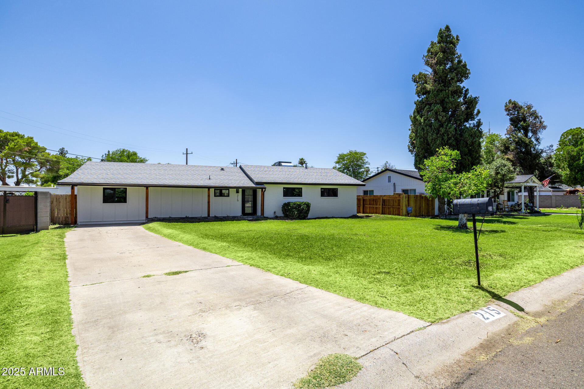 215 West Ruth Avenue Phoenix, AZ 85021 - Photo 2 of 55 02 - Ruth