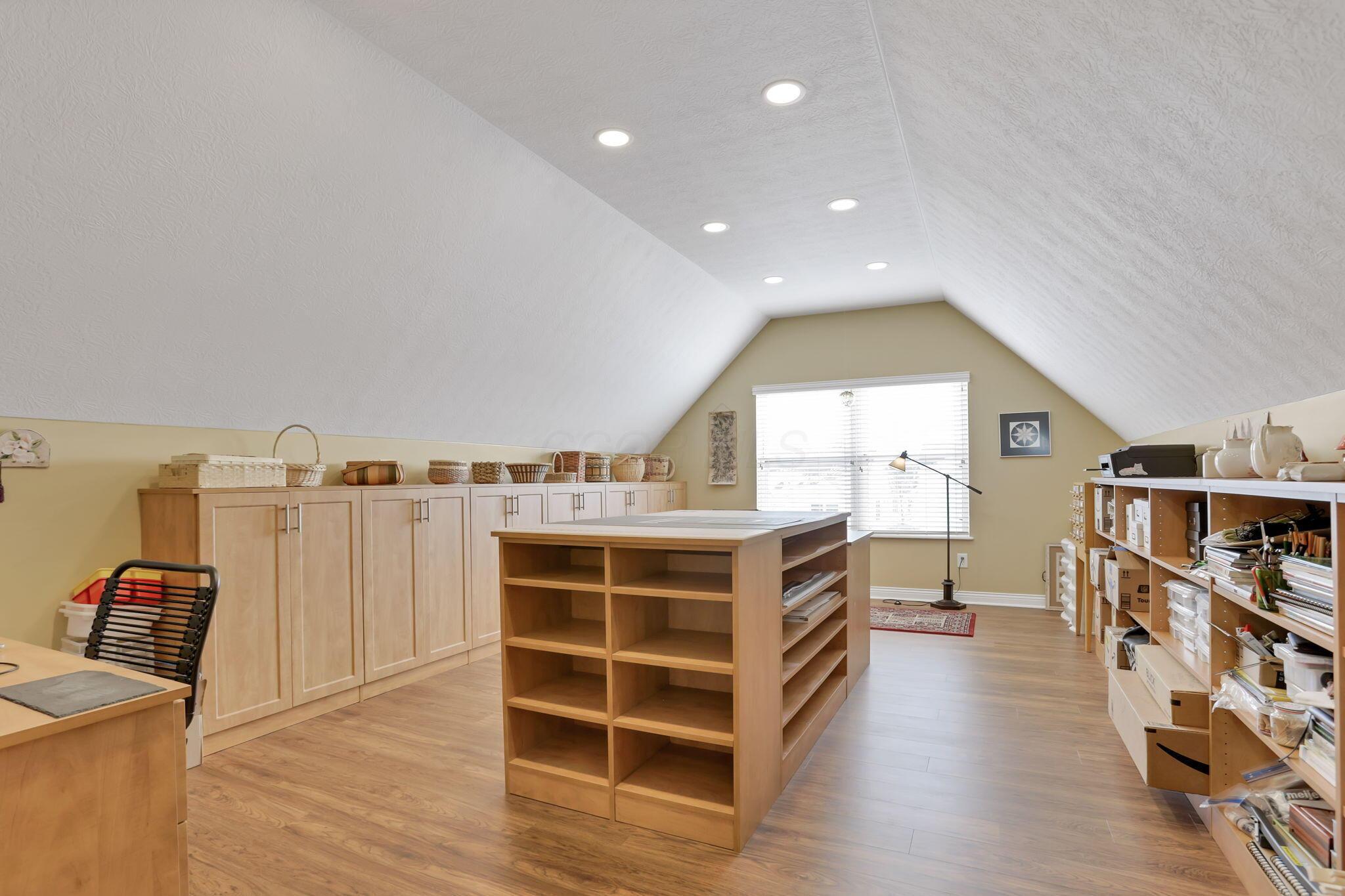 5971 Meehan Road Dublin, OH 43016 - Photo 24 of 36 Artist Studio