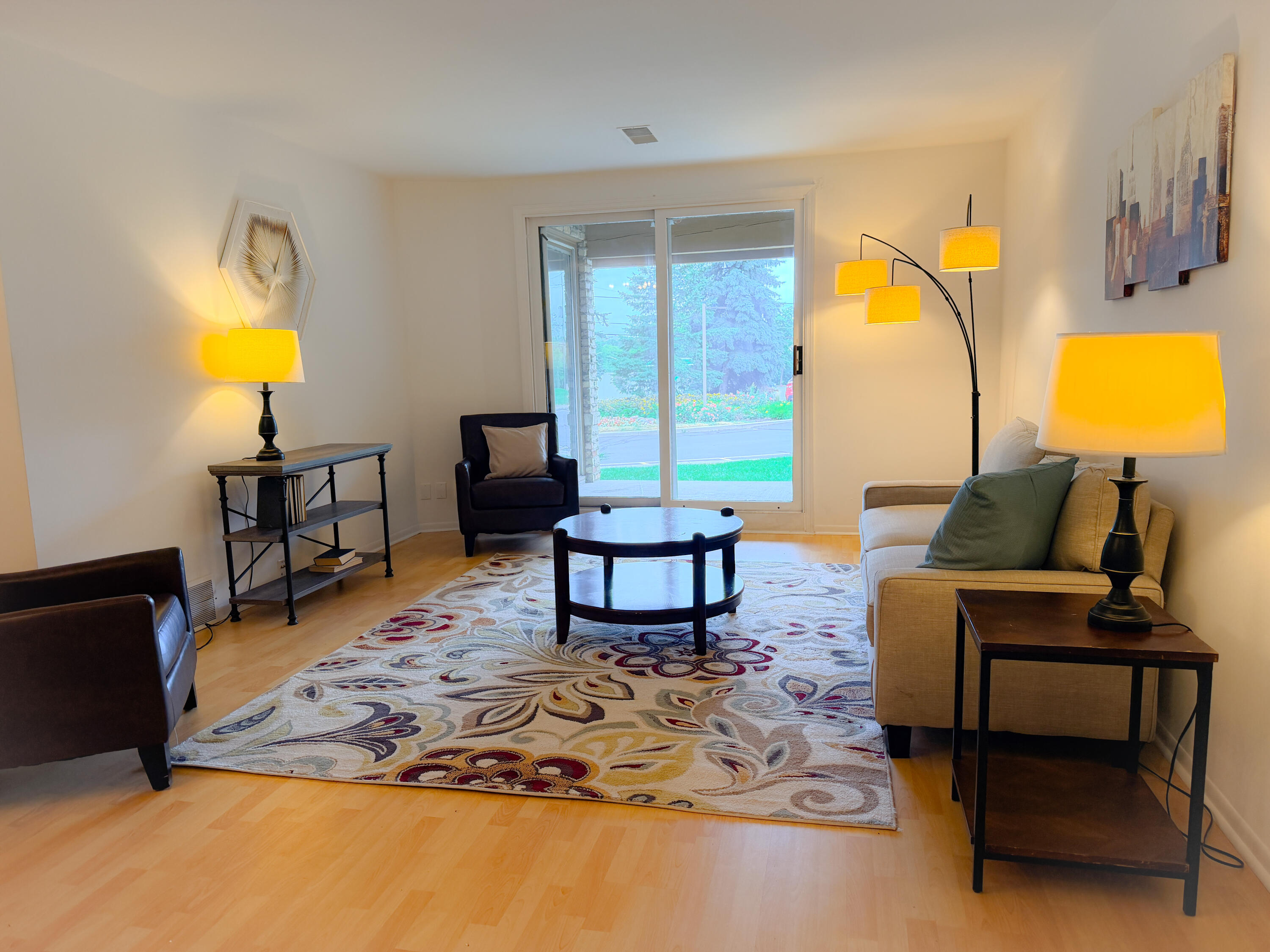 2101 Good Hope Road, Unit 102 Glendale, WI 53209 - Photo 2 of 24 C999BA89-D4D5-4F4C-8664-A3AB928BD81D