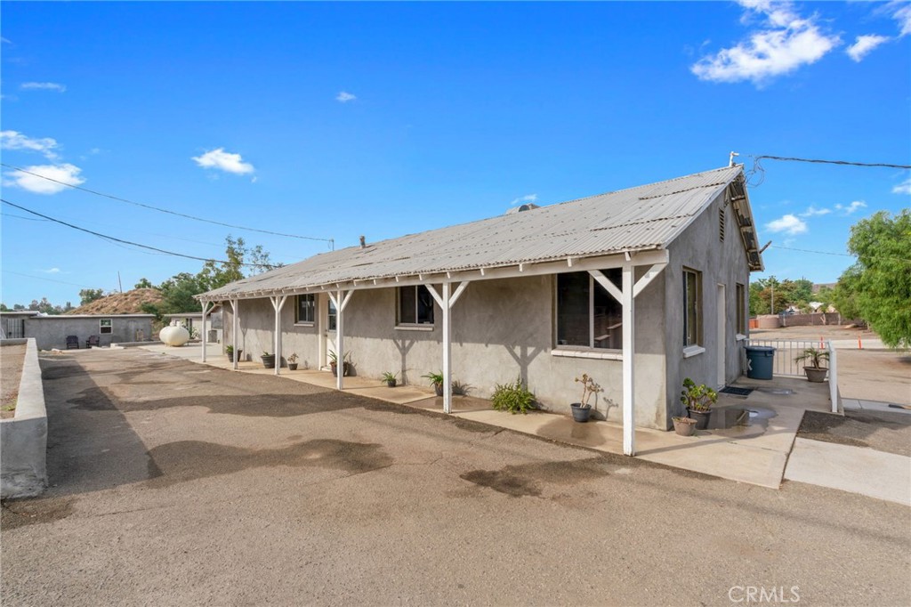 21871 Richard Street Perris, CA 92570 - Photo 43 of 75 a front view of a house with a yard