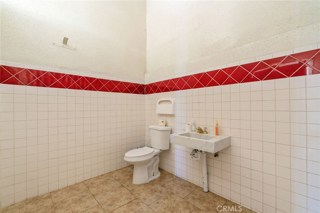 21871 Richard Street Perris, CA 92570 - Photo 58 of 75 a bathroom with a sink toilet and shower