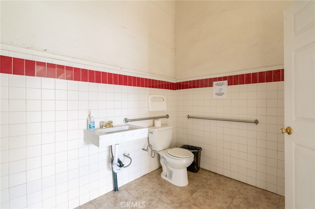 21871 Richard Street Perris, CA 92570 - Photo 60 of 75 a bathroom with a white toilet and a shower