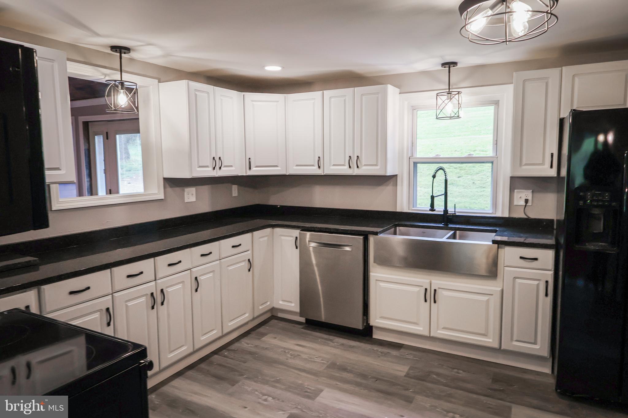 989 Blackhawk Road Beaver Falls, PA 15010 - Photo 7 of 24