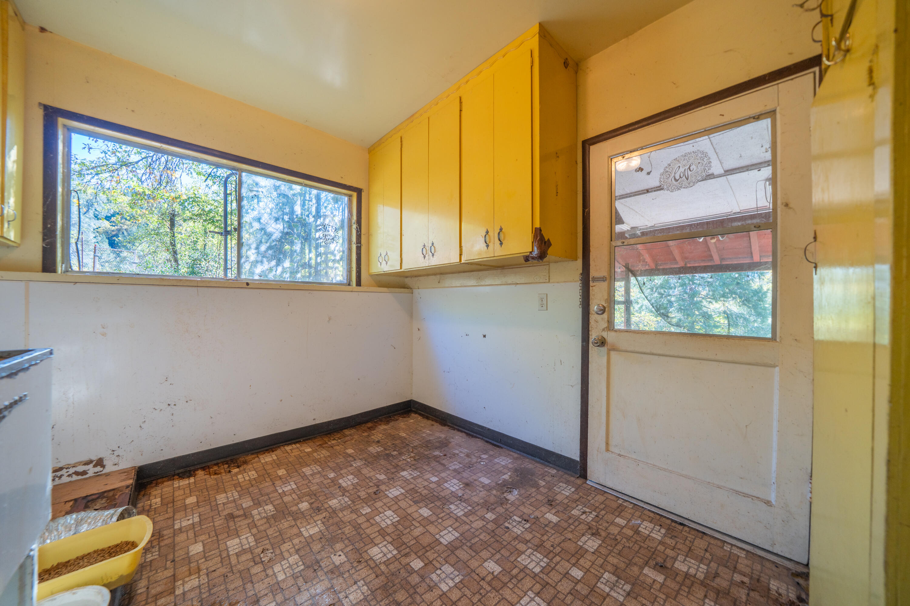 20389 Our Road Lakehead, CA 96051 - Photo 59 of 92 a view of a window in an empty room