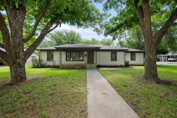 $2,200 | 1711 South Main Street, Georgetown, TX 78626