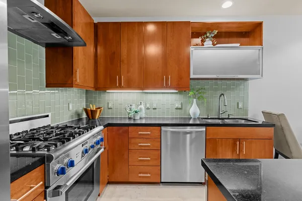 $549,000 | 2025 S Street, Unit 202, Sacramento, CA 95811