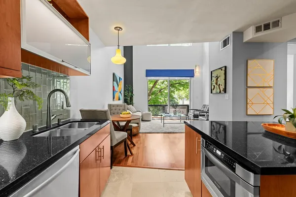 $549,000 | 2025 S Street, Unit 202, Sacramento, CA 95811