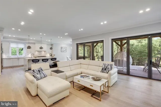 $20,000 | 9604 Pembroke Place, Vienna, VA 22182