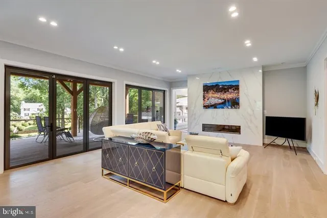 $20,000 | 9604 Pembroke Place, Vienna, VA 22182