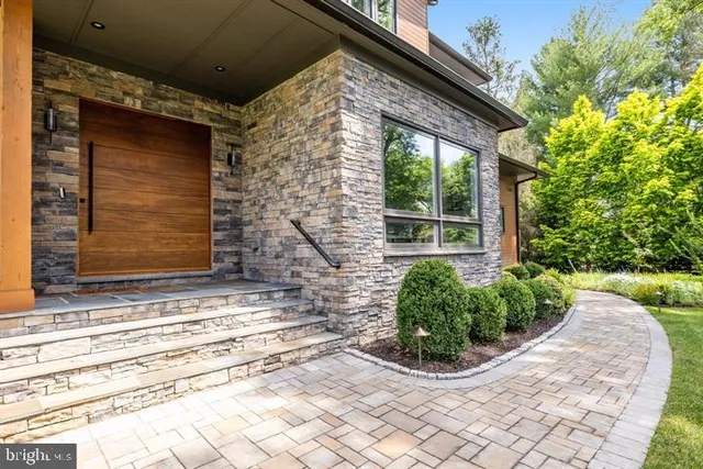 $20,000 | 9604 Pembroke Place, Vienna, VA 22182