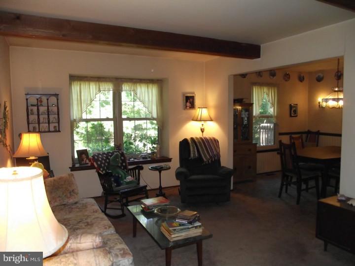 24 Old Farm Road Sicklerville, NJ 08081 - Photo 15 of 25 Living Room