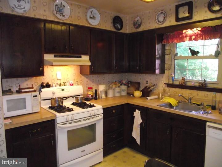 24 Old Farm Road Sicklerville, NJ 08081 - Photo 9 of 25 Kitchen