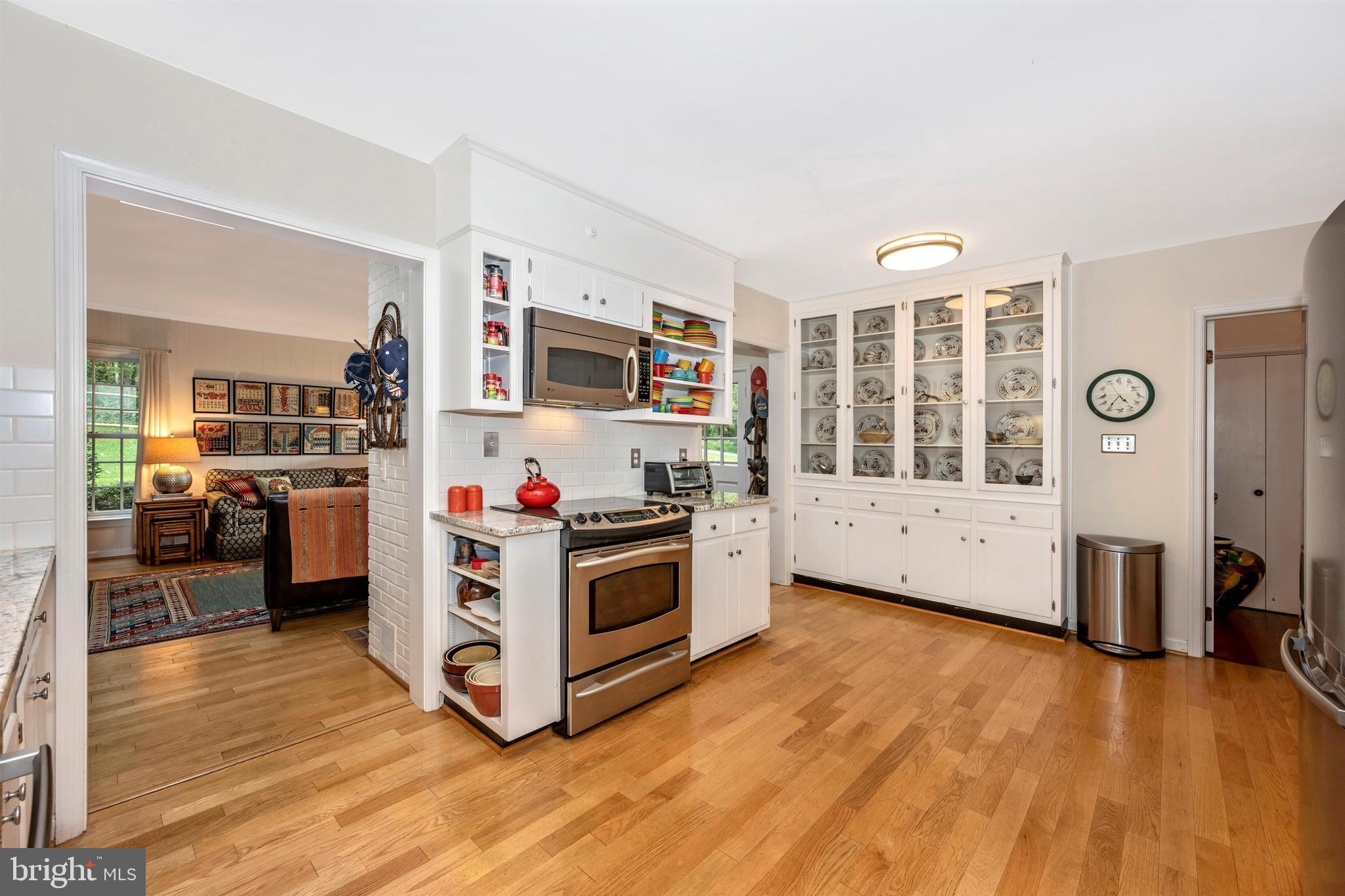 7411 Round Hill Road Frederick, MD 21702 - Photo 16 of 71 Light & Bright Kitchen!