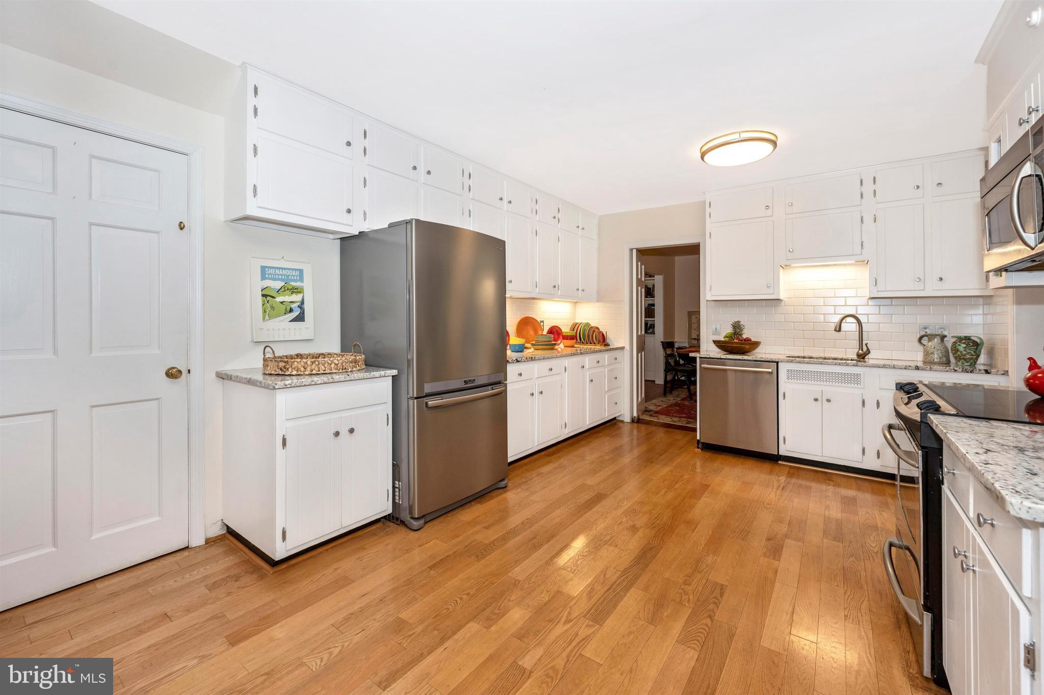 7411 Round Hill Road Frederick, MD 21702 - Photo 18 of 71 Stainless appliances, upgraded countertops