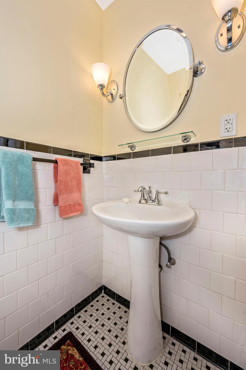 7411 Round Hill Road Frederick, MD 21702 - Photo 27 of 71 Main floor powder room