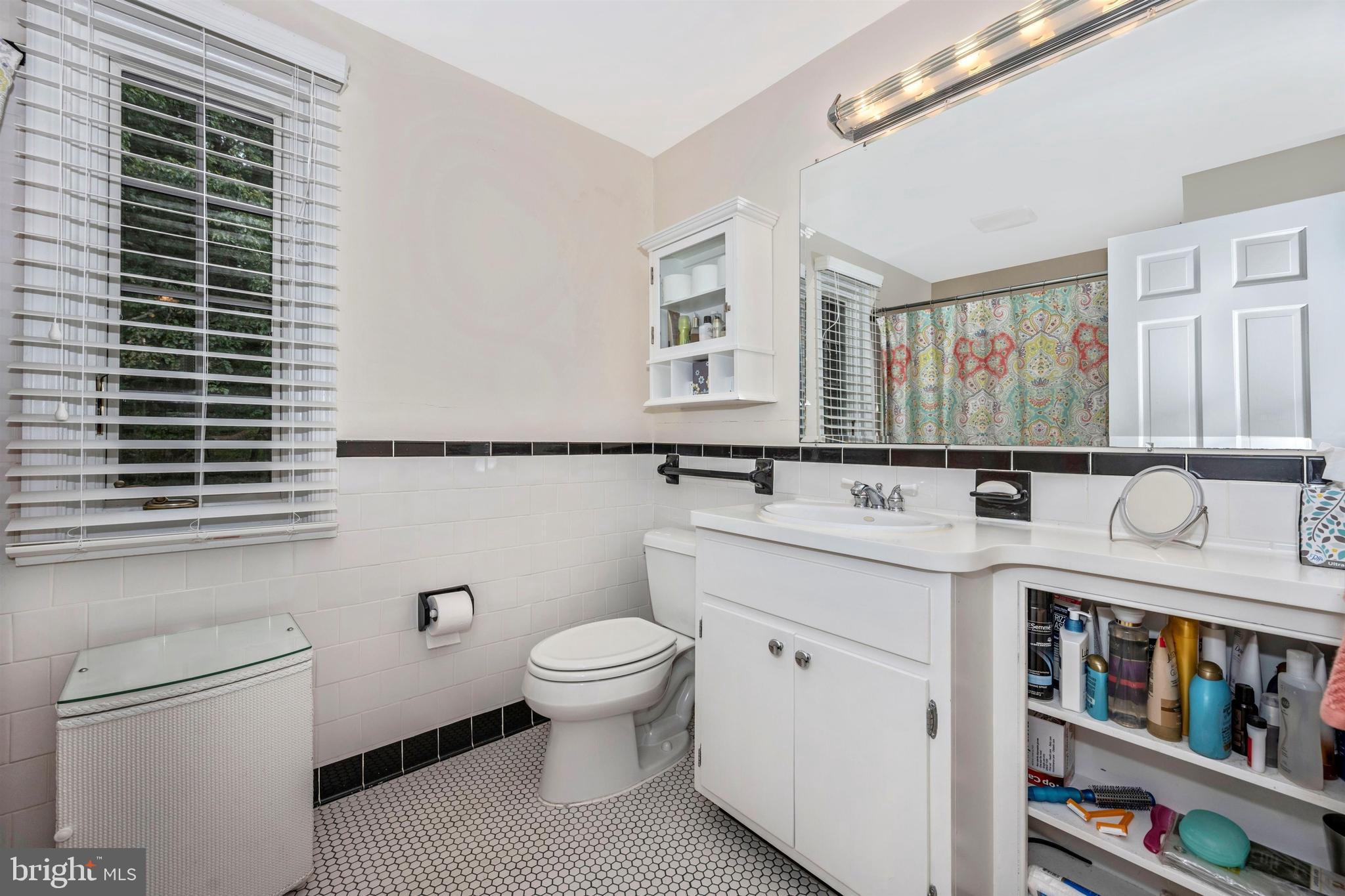 7411 Round Hill Road Frederick, MD 21702 - Photo 39 of 71 Second floor full bath