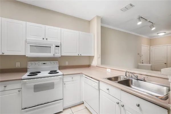 $1,695 | 9301 Crescent Loop Circle, Unit 206, Tampa, FL 33619