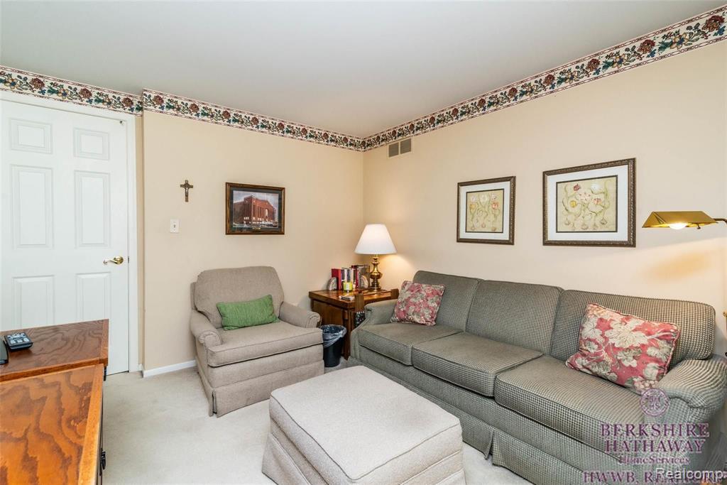 25233 Wykeshire Road Farmington Hills, MI 48336 - Photo 32 of 45