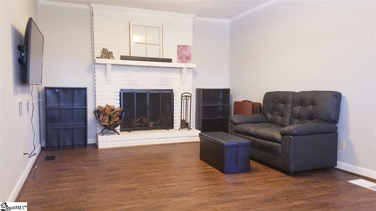 404 Syphrit Road Wellford, SC 29385 - Photo 2 of 22 Gallery Image 2