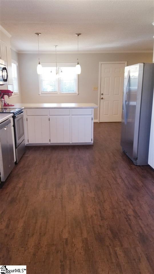 404 Syphrit Road Wellford, SC 29385 - Photo 7 of 22 Gallery Image 7