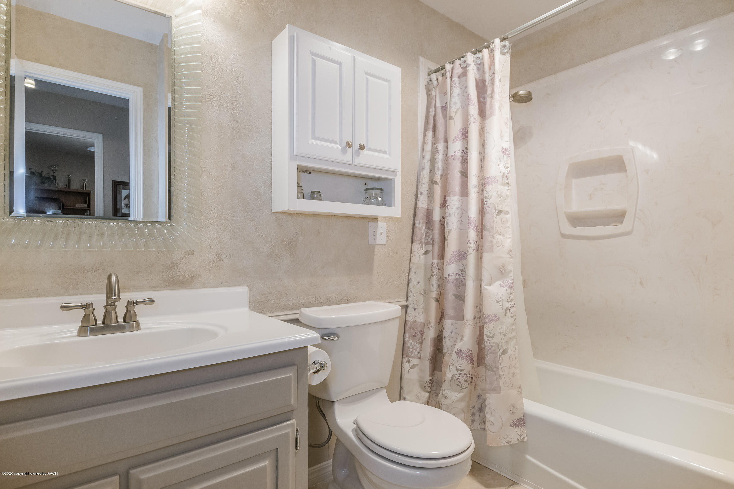 5055 White Fence Road Canyon, TX 79015 - Photo 19 of 29 Hall Bathroom