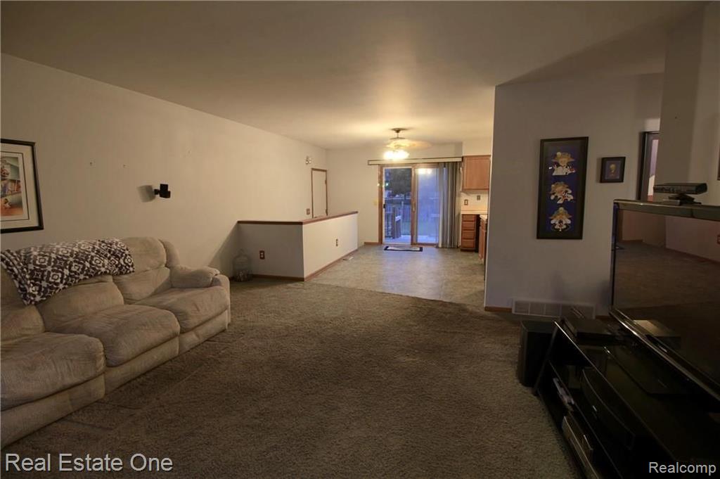 3633 Mildred Avenue Rochester Hills, MI 48309 - Photo 4 of 20