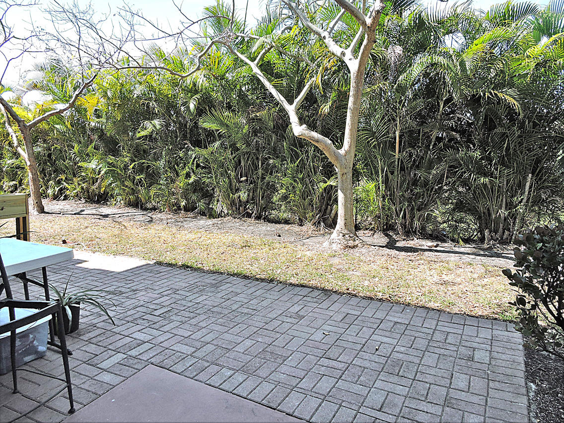 1986 Alamanda Way Riviera Beach, FL 33404 - Photo 22 of 49 a view of a backyard of the house