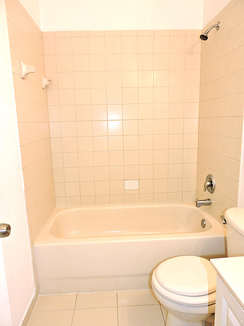 1986 Alamanda Way Riviera Beach, FL 33404 - Photo 40 of 49 a bathroom with a bathtub and a toilet
