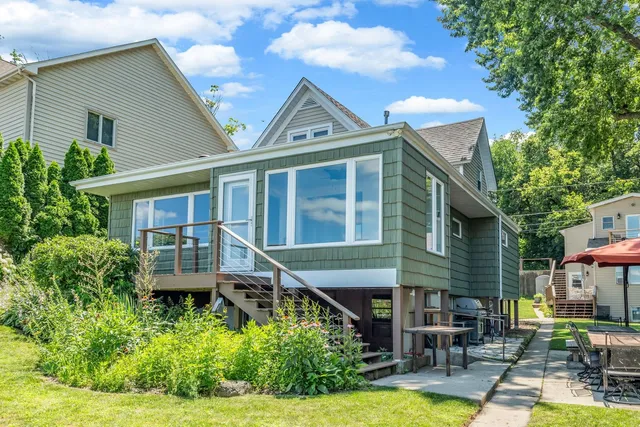 $875,000 | 4018 Pitzen Road, Johnsburg, IL 60051