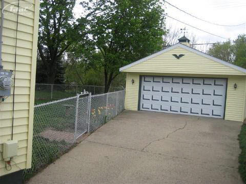 4122 Red Arrow Road Flint, MI 48507 - Photo 3 of 25 20132096-2.JPG