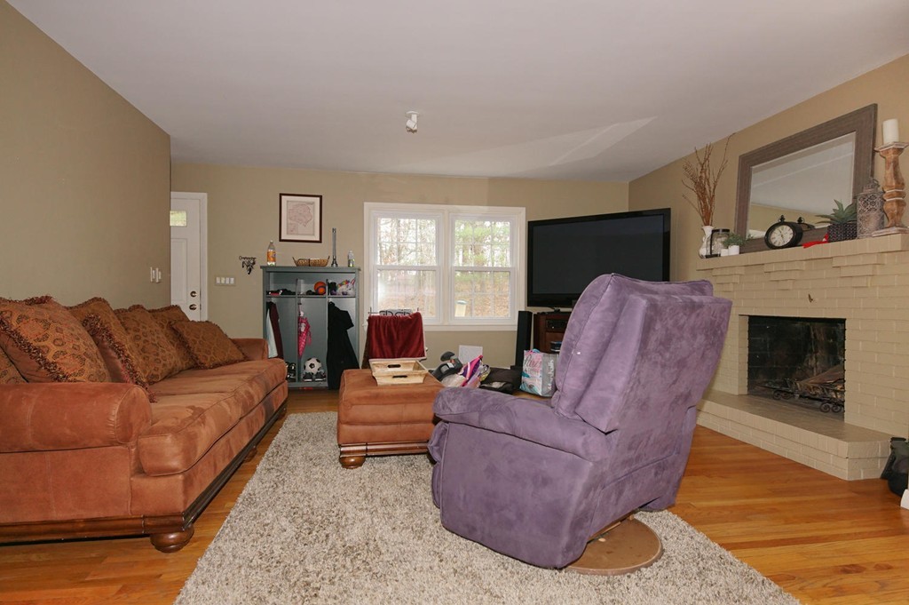 156 River Road Carlisle, MA 01741 - Photo 3 of 19 Gallery Image 3