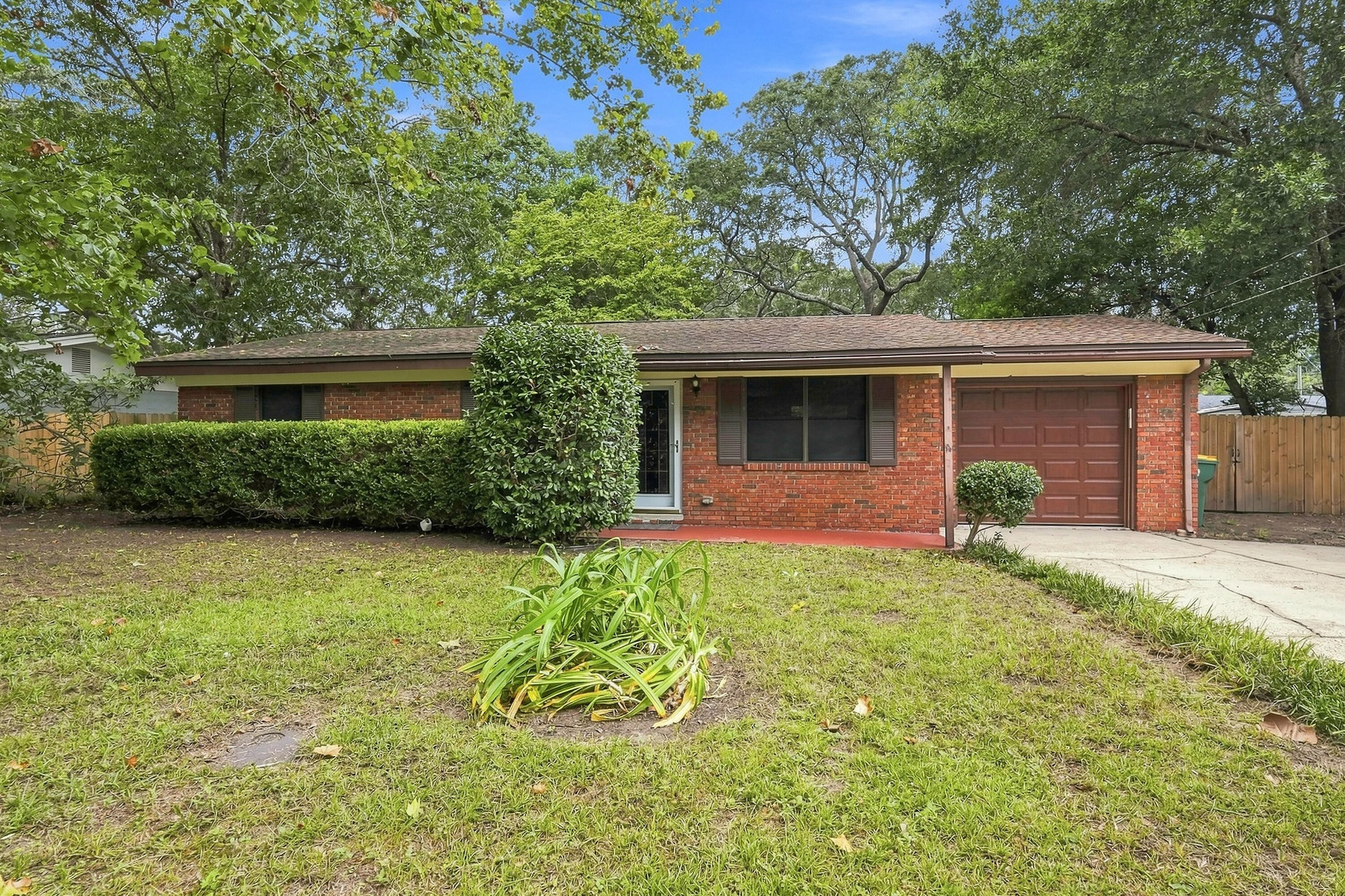 53 Jr Drive Shalimar, FL 32579 - Photo 2 of 29 Front Exterior