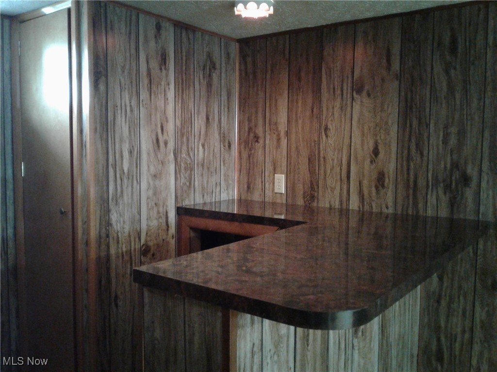 332 Claremont Road Vermilion, OH 44089 - Photo 27 of 35 View of bar
