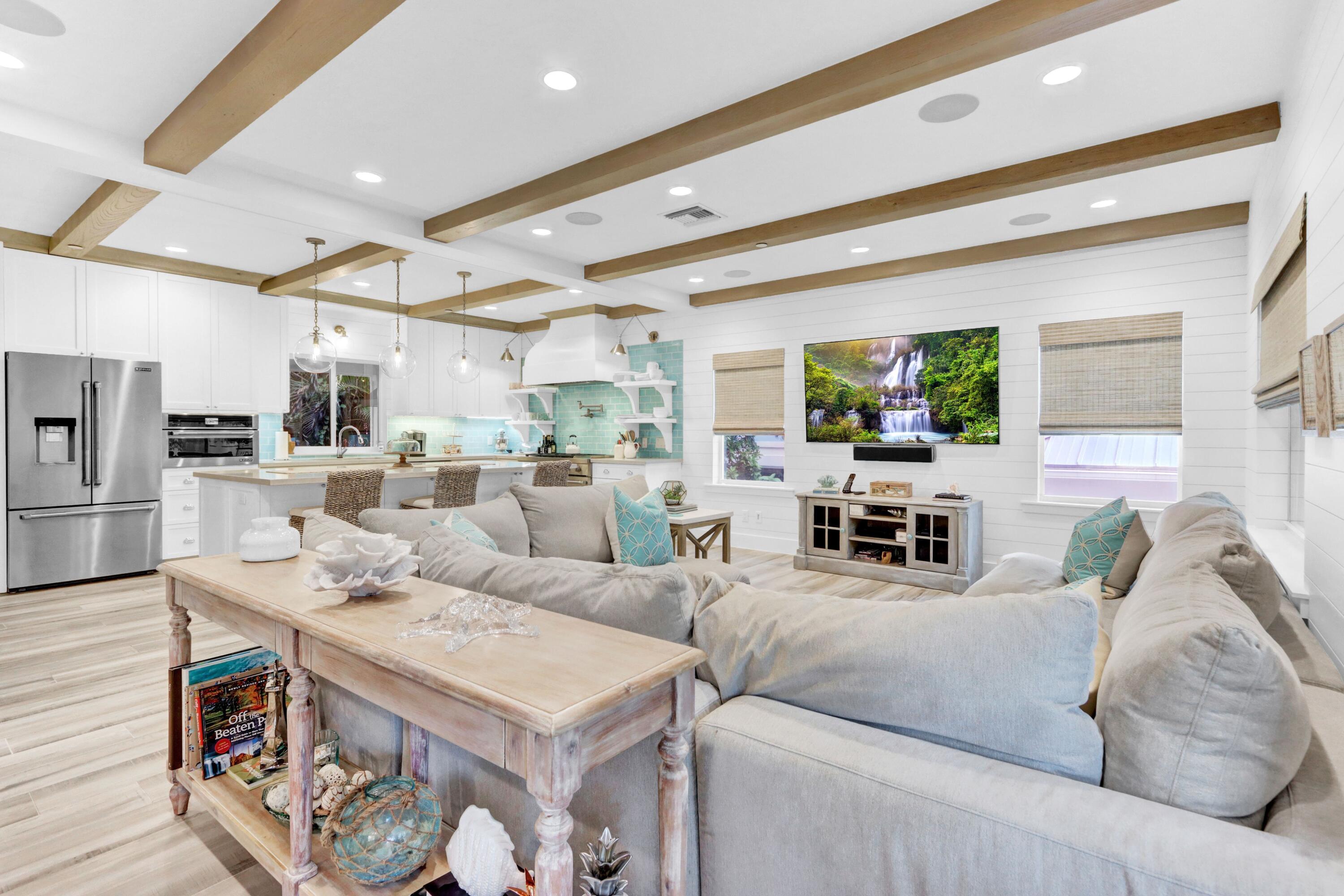 1027 Bay Street Delray Beach, FL 33483 - Photo 5 of 42 AiB4Y2M8