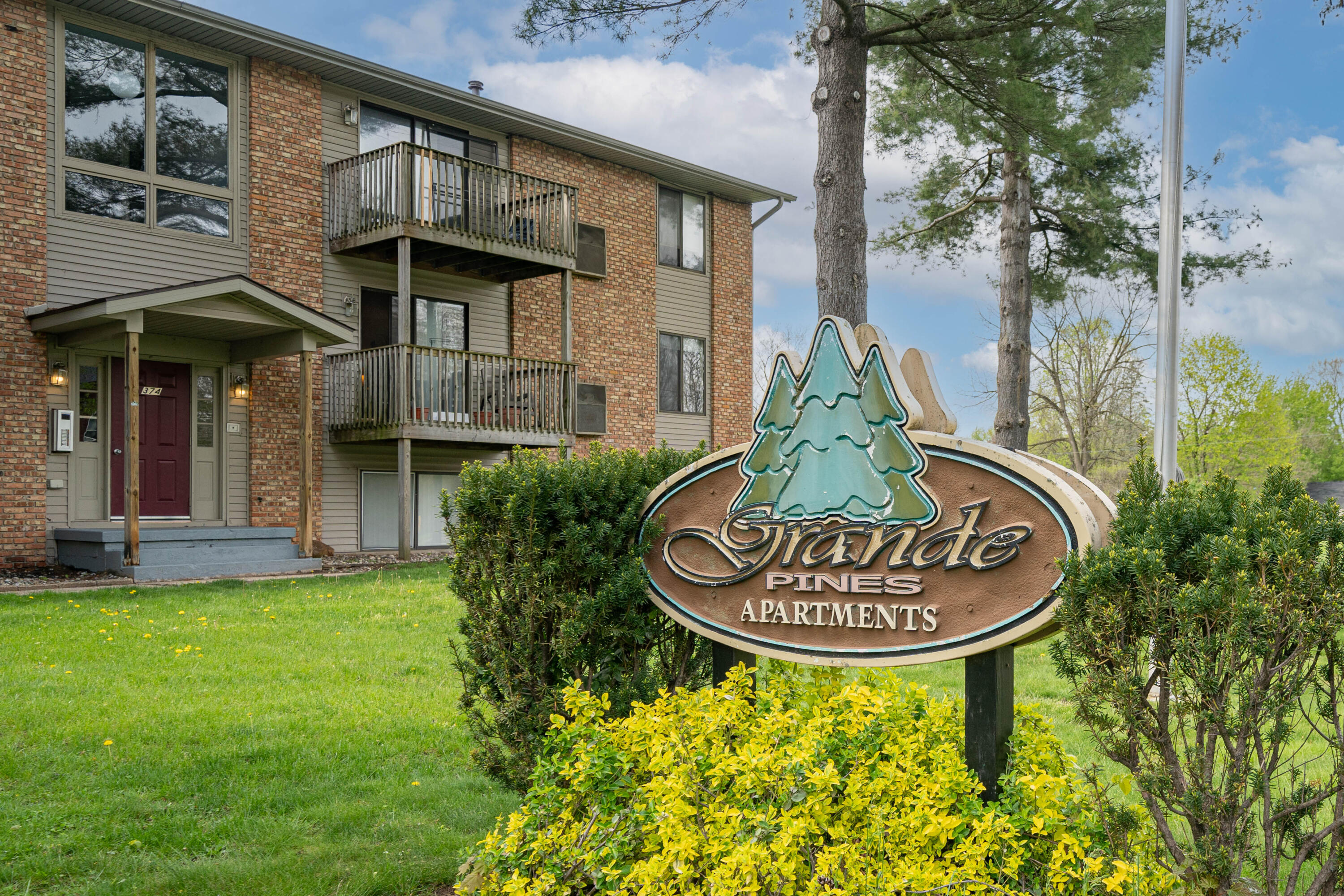 374 Riverside Drive, Unit 7 Battle Creek, MI 49015 - Photo 1 of 10 374 Riverside Dr #7 (10 of 10)